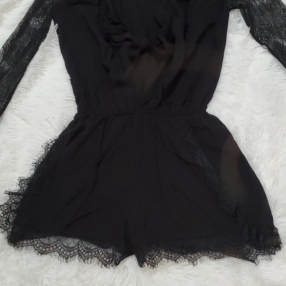 Lace romper - Picture 3 of 3